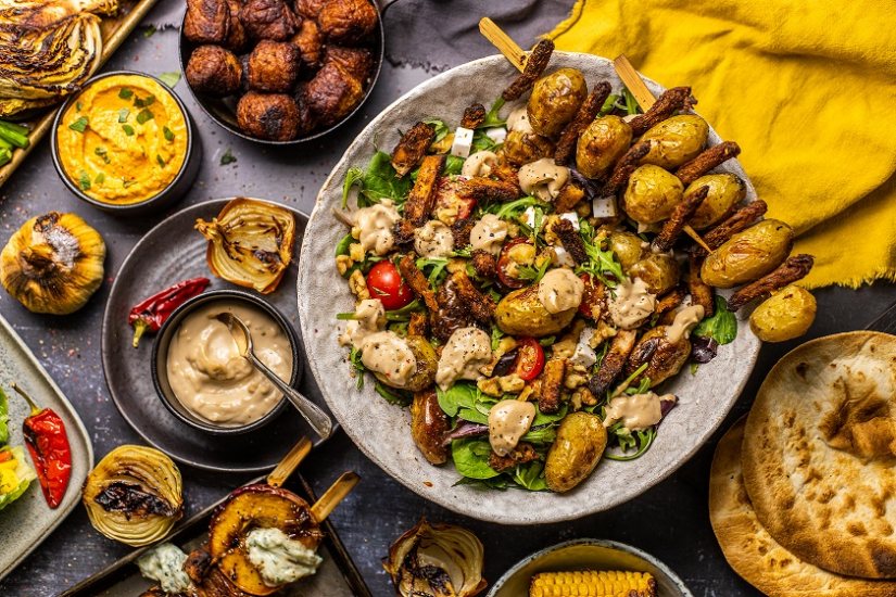 Oumph! Kebab Spiced Salad with Baby Potatoes & Balsamic Aioli Recipe: Veggie
