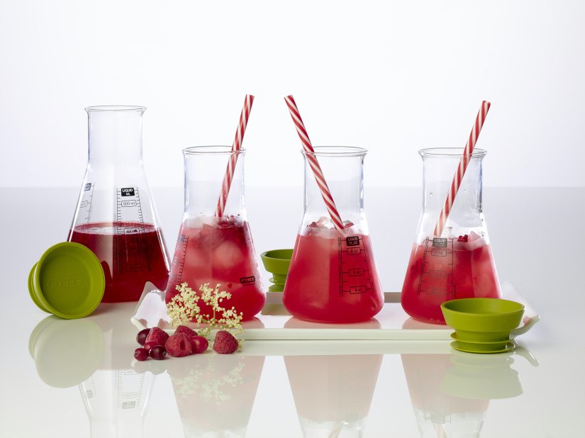 Raspberry, Apple and Elderflower Mocktail Recipe: Veggie