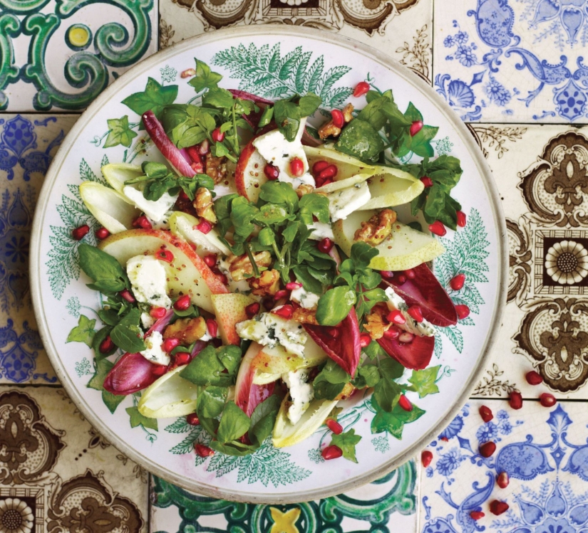 Pear, Pomegranate, Blue Cheese and Caramelised Walnut Salad