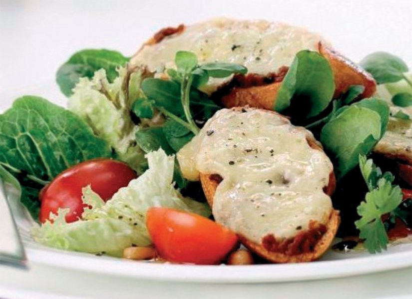 Cheesy Croute Salad Recipe: Veggie