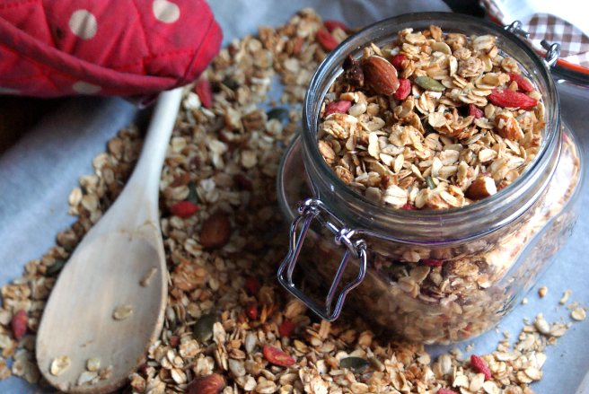 Almond & Goji Granola Recipe: Veggie