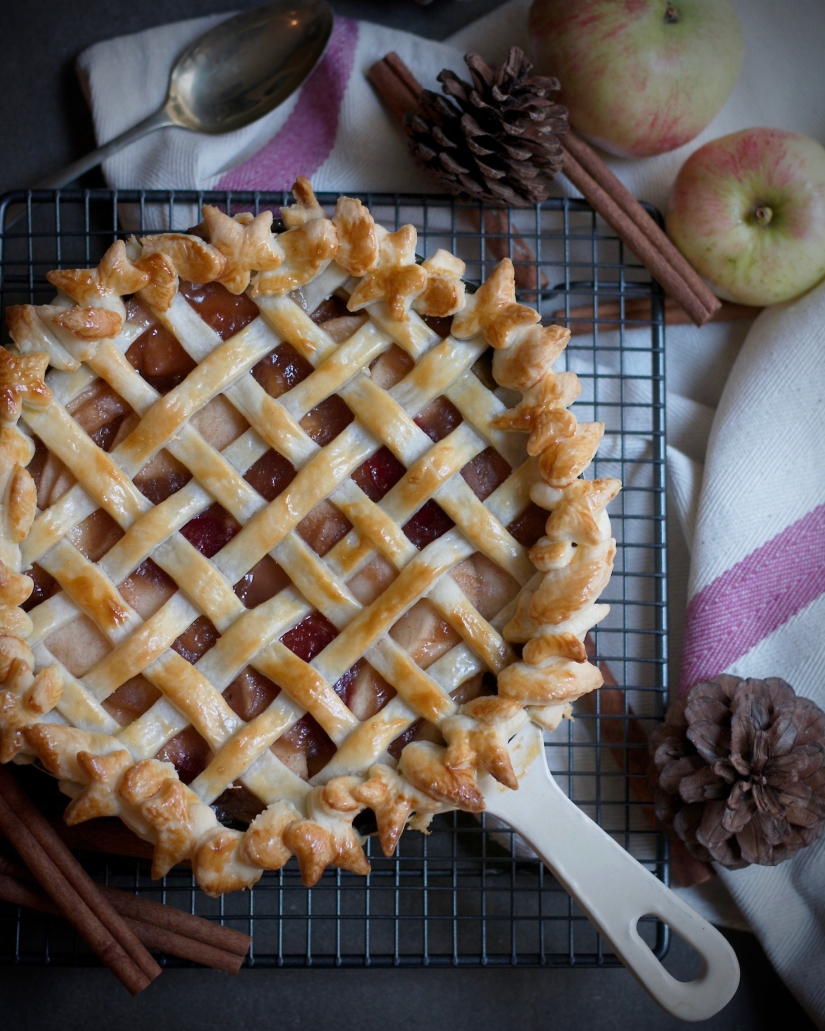 Apple, plum and cinnamon skillet pie 