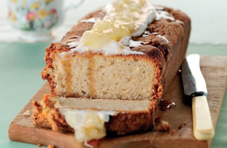 Banana Bread topped with Apple, Maple Syrup and Yoghurt Recipe: Veggie