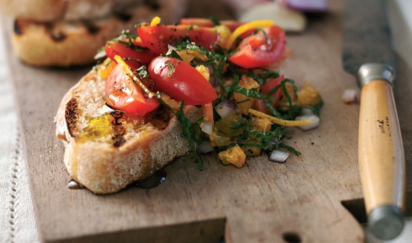 Bruschetta with Tomatoes, Orange and Mint