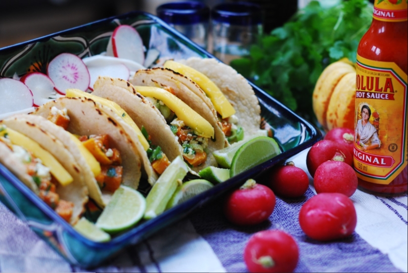 Roasted squash and mango soft tacos