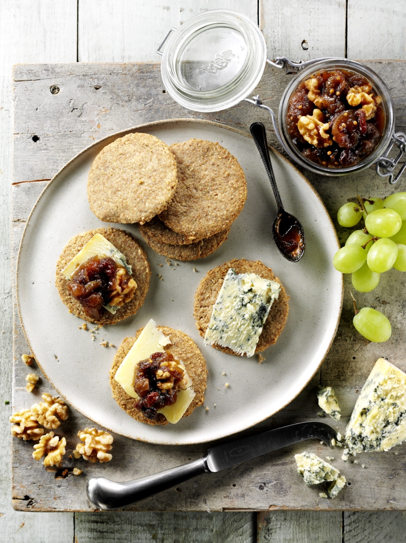 California Walnut Oatcakes with Apple Walnut Chutney