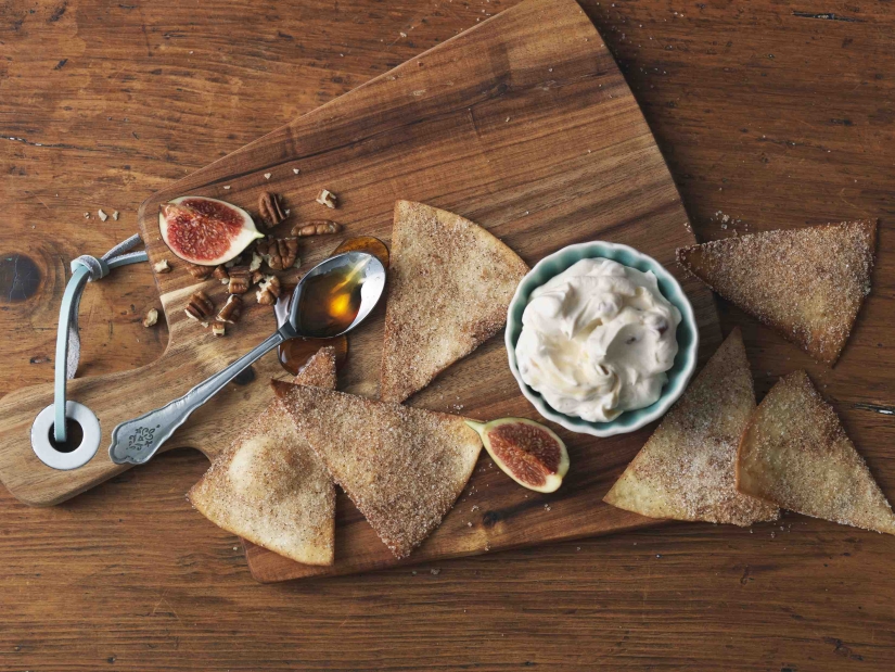 Cinnamon Tortilla Chips with Creamy Maple Pecan Dip