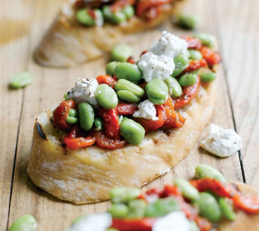 Crostini with Marinated Broad Beans, Peppers and Ricotta Recipe: Veggie