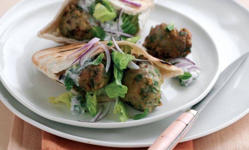 Falafel in Pitta with Cucumber Salad