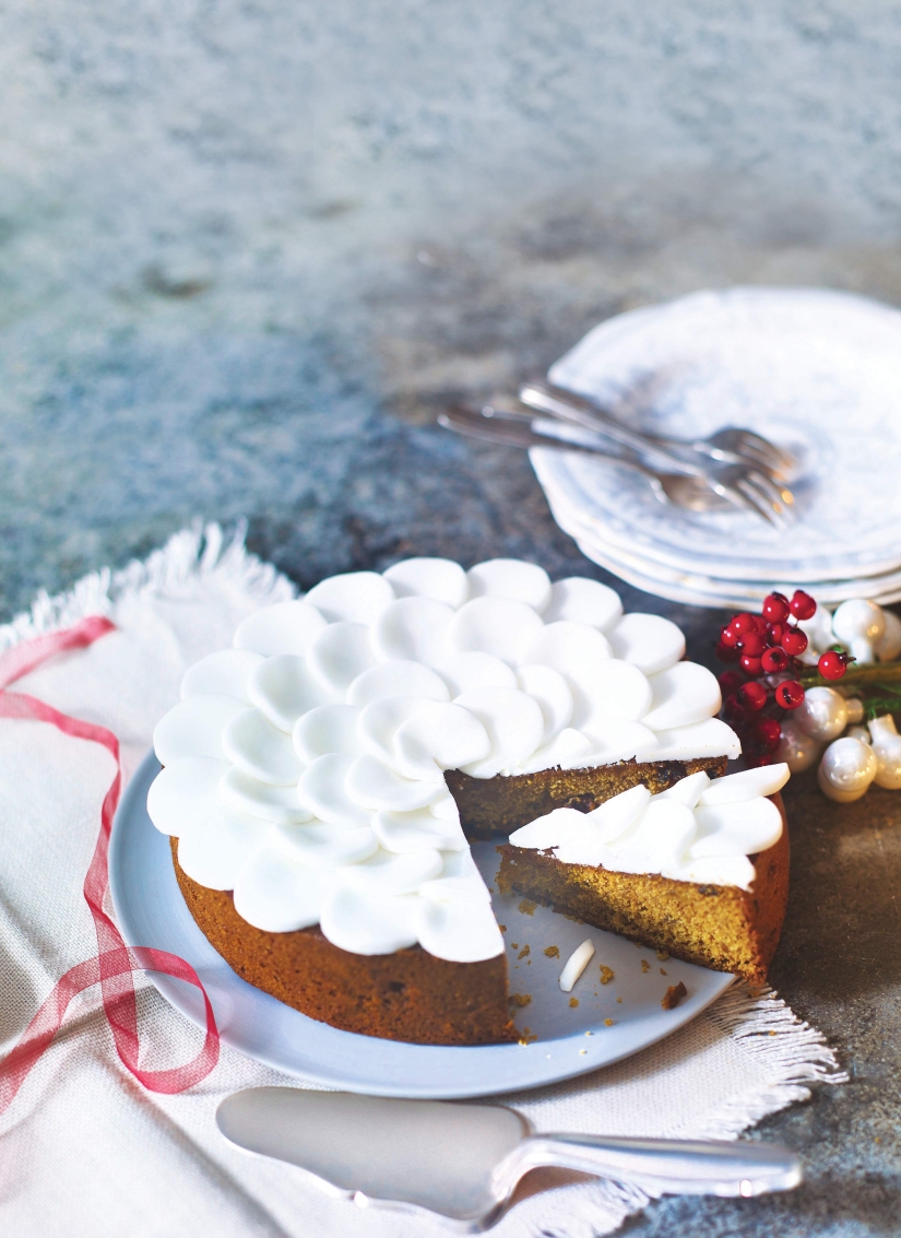 Iced Rosette Ginger Cake