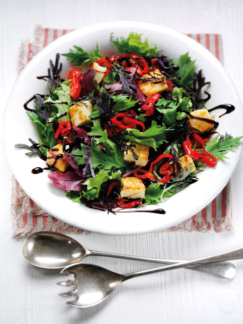 Red Frilly Mustard, Pepper and Halloumi Salad Recipe: Veggie