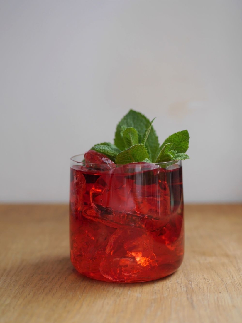 Cold-Brewed Hibiscus and Mint Cold-Brewed Hibiscus and Mint
