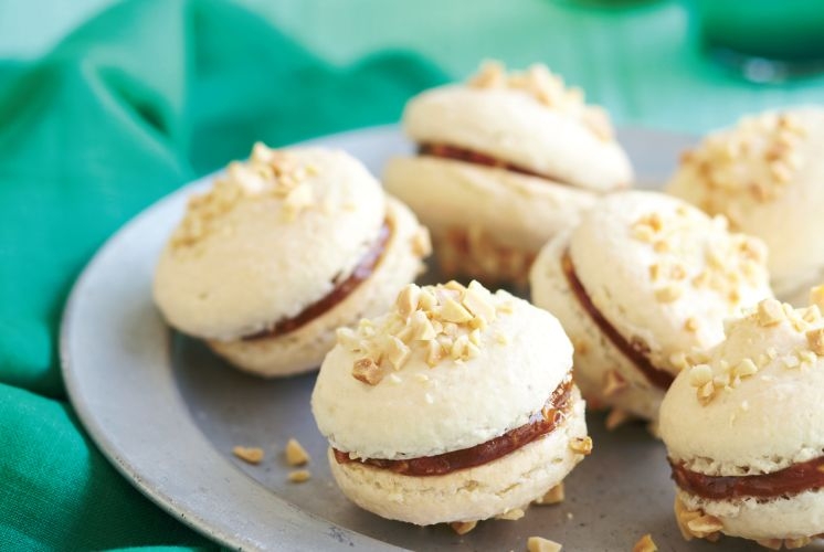 Macarons with Peanut Butter Caramel Crunch