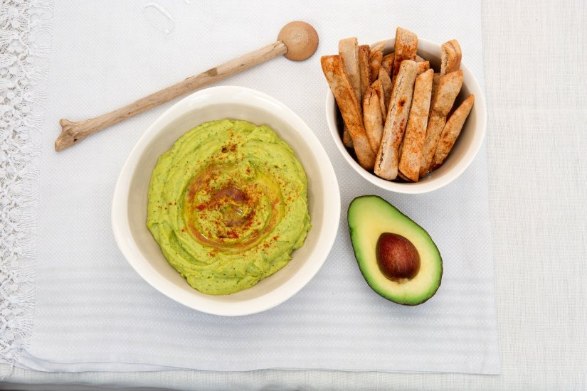 Mediterranean Avocado Hummus with Pitta Bread Crisps Recipe: Veggie