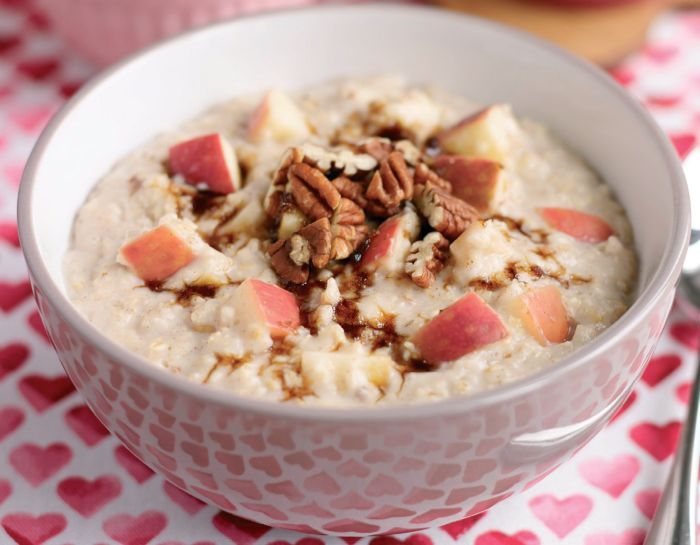 Pink Lady Porridge with Pecans and Cinnamon Recipe: Veggie
