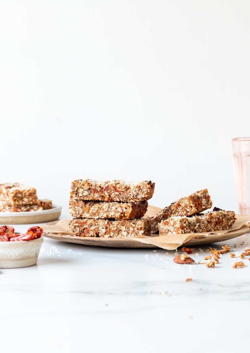 The perfect weekday snack: gut-loving savoury granola bars
