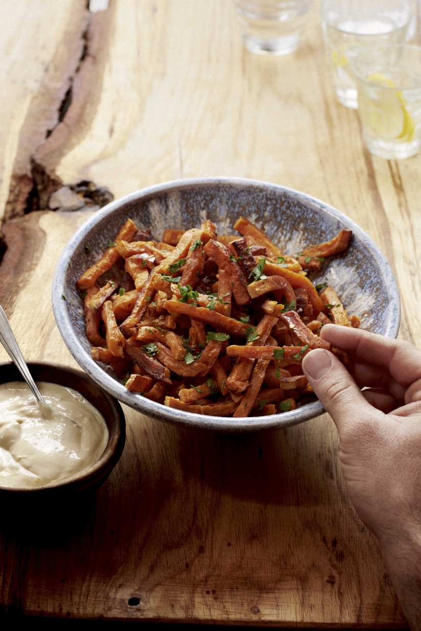 Baked Sweet Potato Chips And Dip