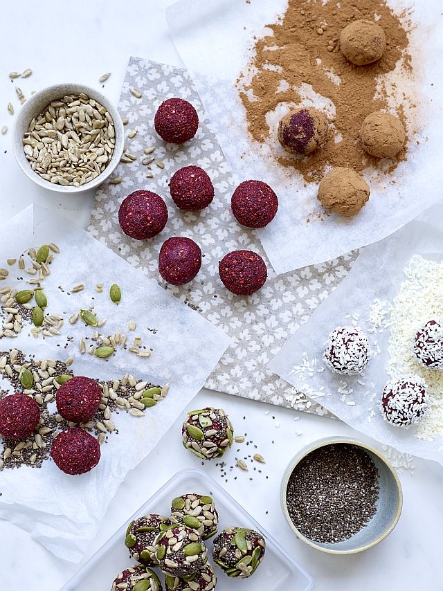 CHOCOLATE BEETROOT ENERGY BALLS