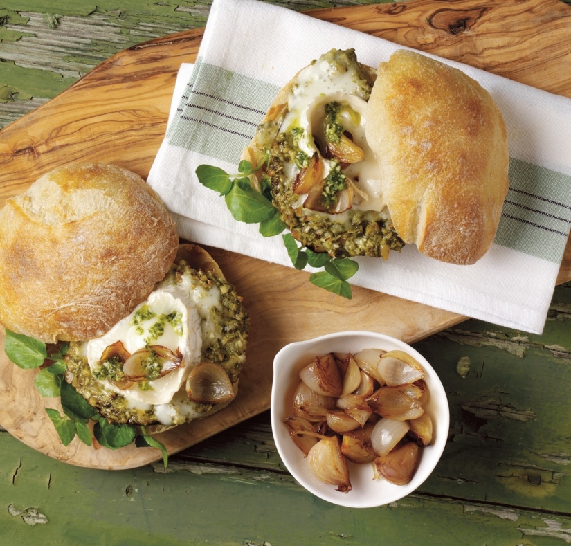 Pesto and Goat’s Cheese Mushroom Burger with Caramelised Shallots