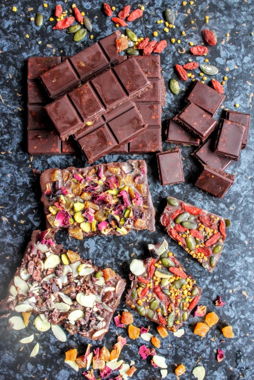 RAW CHOCOLATE SUPERFOOD BARS Recipe: Veggie