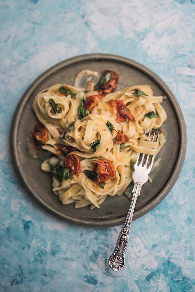 Cheesy Basil & Sundried Tomato Pasta Recipe: Veggie