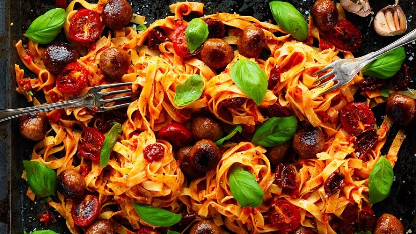 Oumph! Balls & Tomato Sauce Pasta Recipe: Veggie