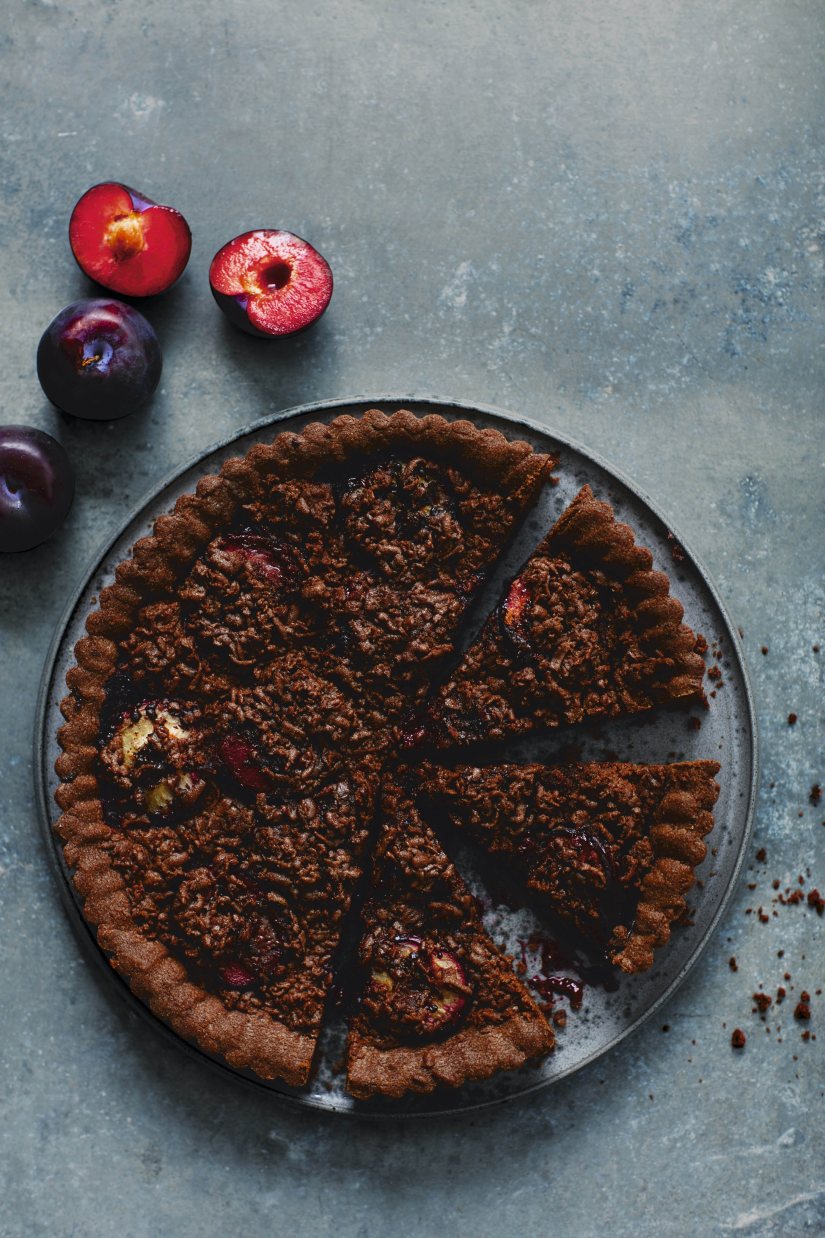 Plum and Chocolate Crumble Tarte Recipe: Veggie