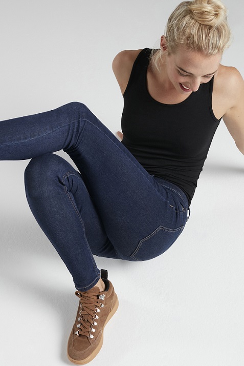 Illustreren oor redactioneel BAM launches sustainable denim jeans for men and women | Eco Living | Veggie