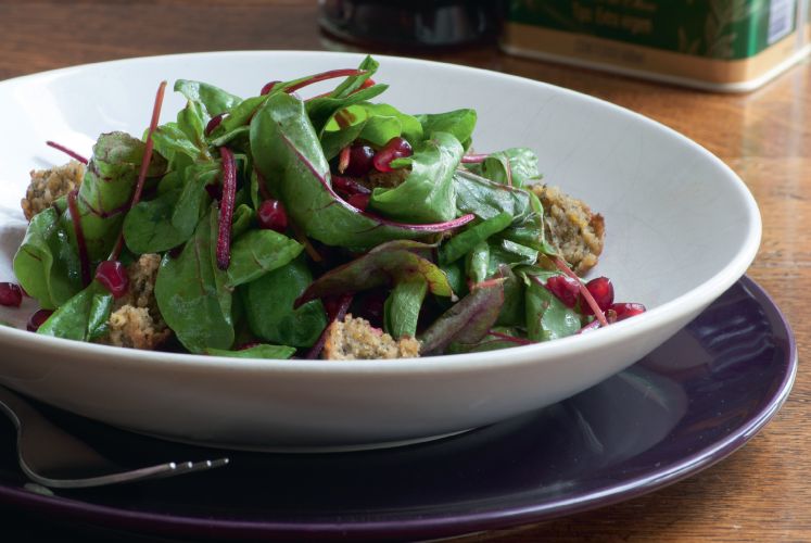 Leafy Salad with Pomegranate Dressing