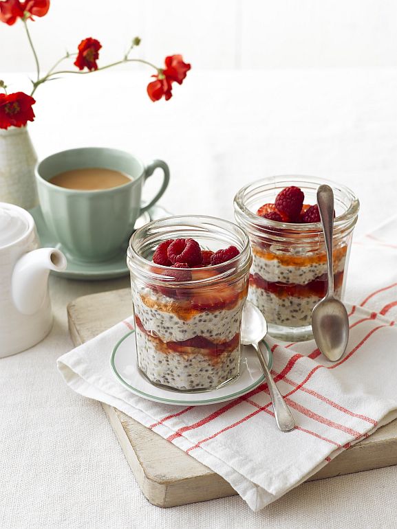 Overnight Oats with Coconut, Strawberry and Lime
