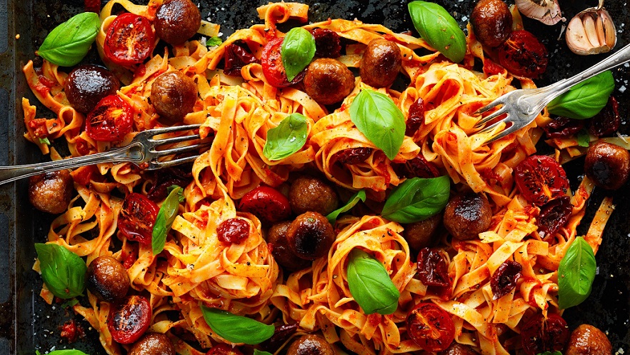 Oumph! Balls & Tomato Sauce Pasta
